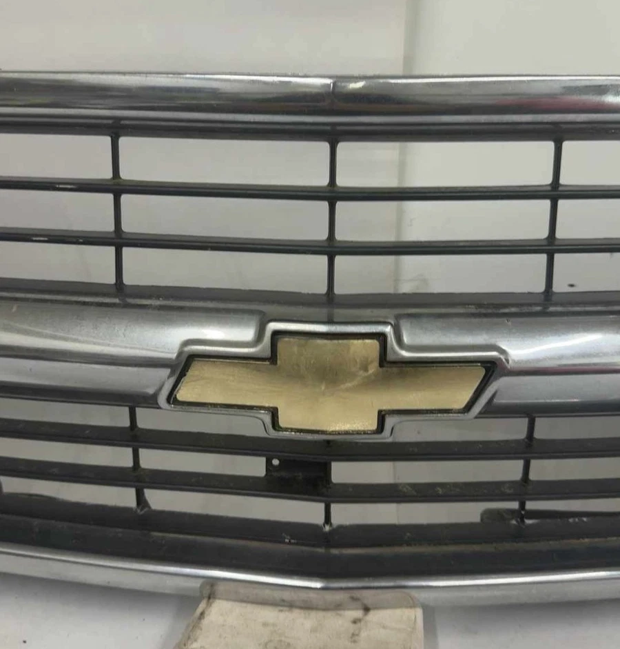 1994-1999 Chevrolet C/K 1500 2500 3500 Pickup Suburban Tahoe Chrome Grille OEM - Image 4 of 4
