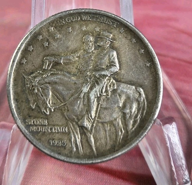 1925 Stone Mountain Memorial Silver Half Dollar • 90% Silver US Coin