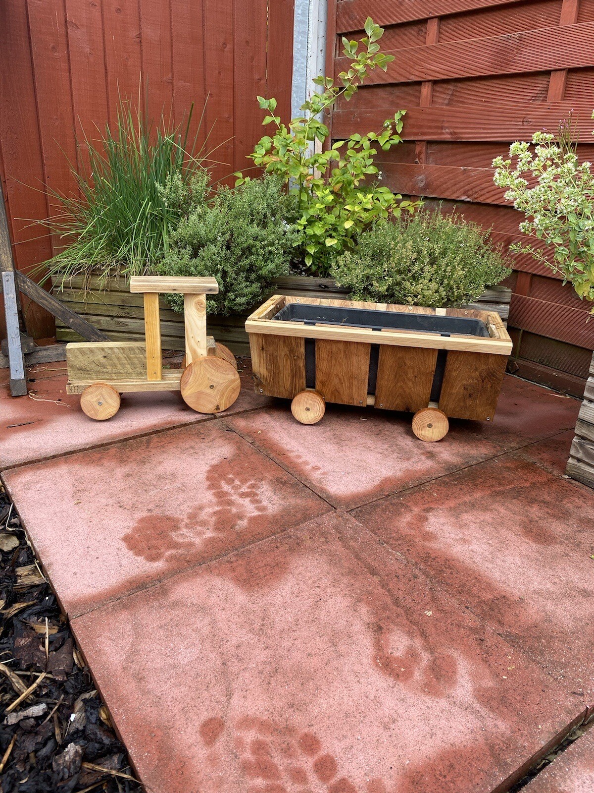 job lot Garden & Indoor Planters Plant Pots Window Box Bird Table 8 x