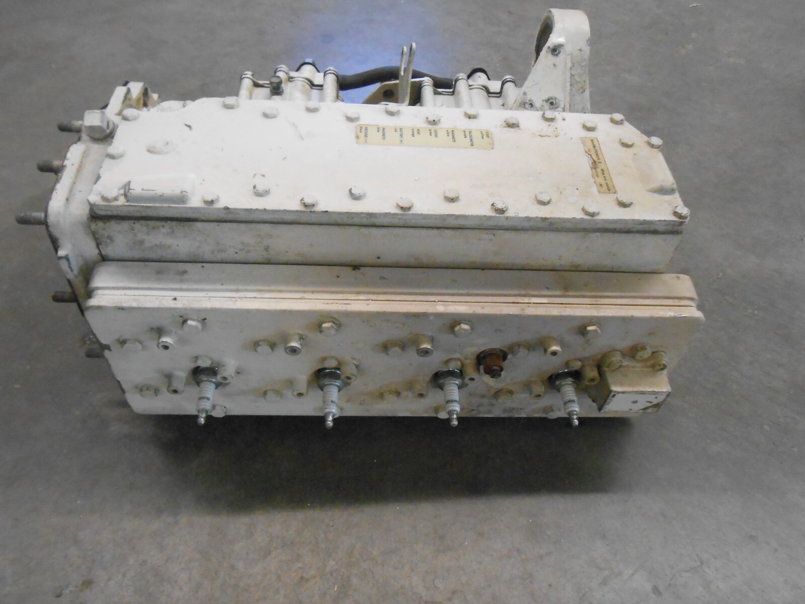 FA5533010 Chrysler 1982 115hp 1158H2E Outboard Powerhead 150PSI LOCAL PICKUP (E3