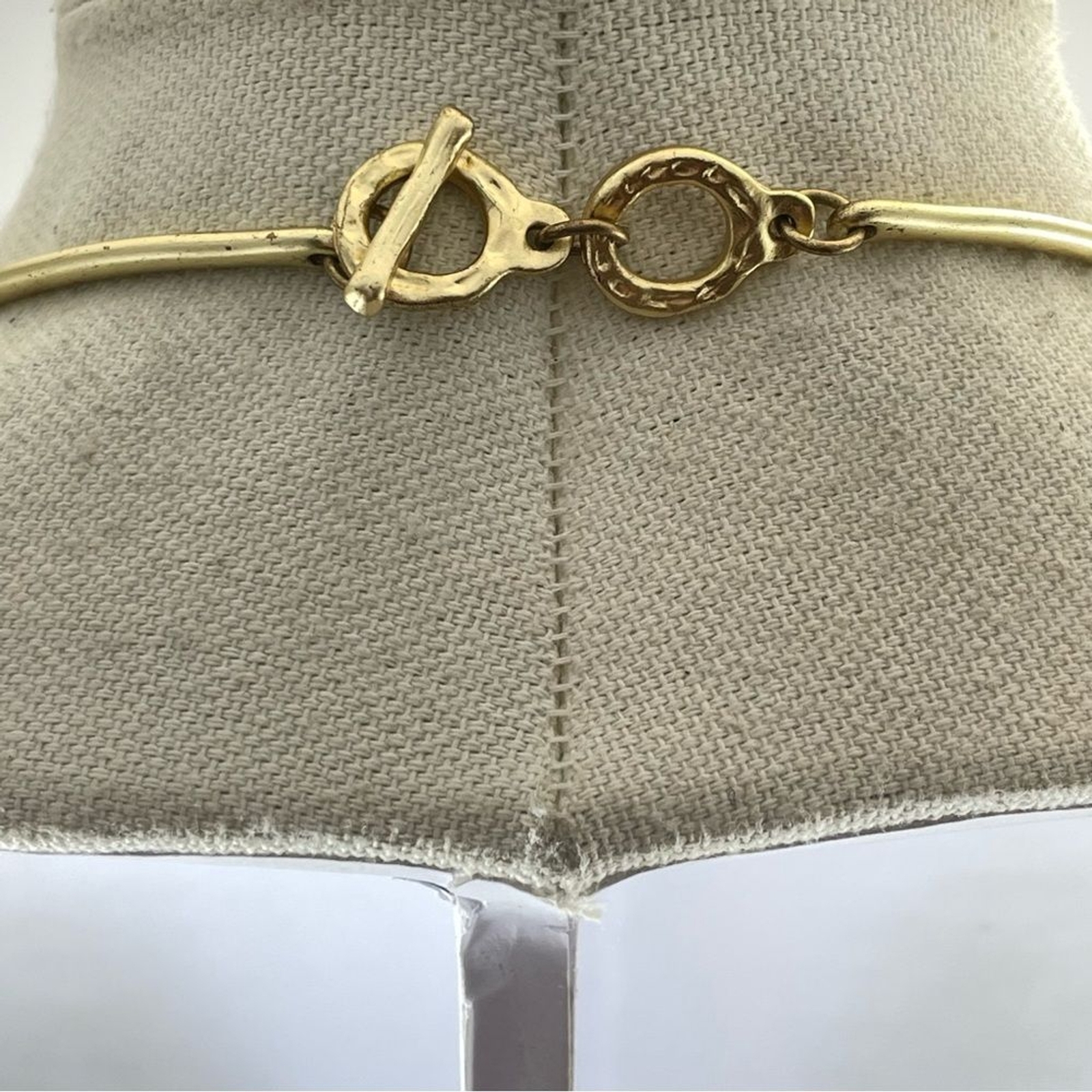 Modern Abstract Metal Bib Statement Necklace Togg… - image 4