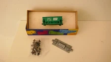 HO Scale Roundhouse Penn Central RR ore hopper car - COMPLETE