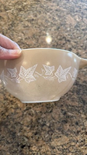 Vintage Pyrex Sandalwood 1 1/2 Qt Cinderella Mixing Bowl 442 Tan Ivy Leaves
