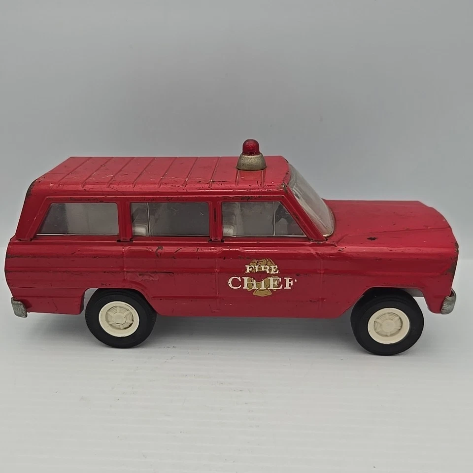 Vintage 1960s Tonka Fire Chief Jeep Wagoneer Red Pressed Steel Toy Truck - Image 4 of 4