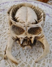Predator Resin Skull Sculpture Alien Vs Predator Movie Collection 9"&times;4.5" EUC