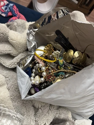 Vintage Costume Jewelry Lot Signed And Unsigned 38.8 Pounds Over 500 Pieces