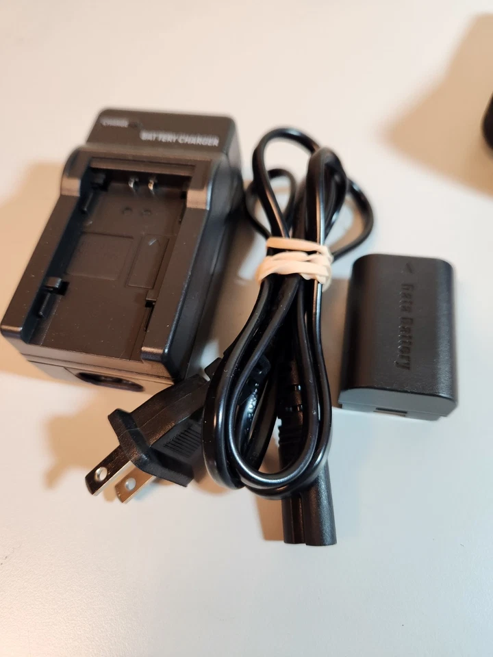 JVC Everio GZ-MS110BU Camcorder 45x Zoom w/ Battery And Charger  - Image 2 of 4