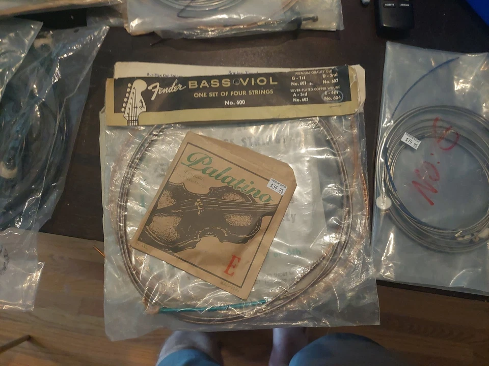 Assorted 4/4 upright and other Bass 6 E 10A and 6 d strings and 3 used sets  - Image 2 of 4