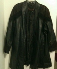 Women Black Authentic Leather Rare Vtg Coat Sz Med. Lined G Lll Brand Excellent