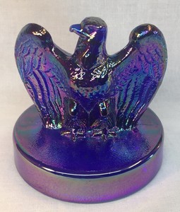 Fenton-Art-Glass-034-Bicentennial-034-Independence-Blue-Carnival-Eagle-Paperweight