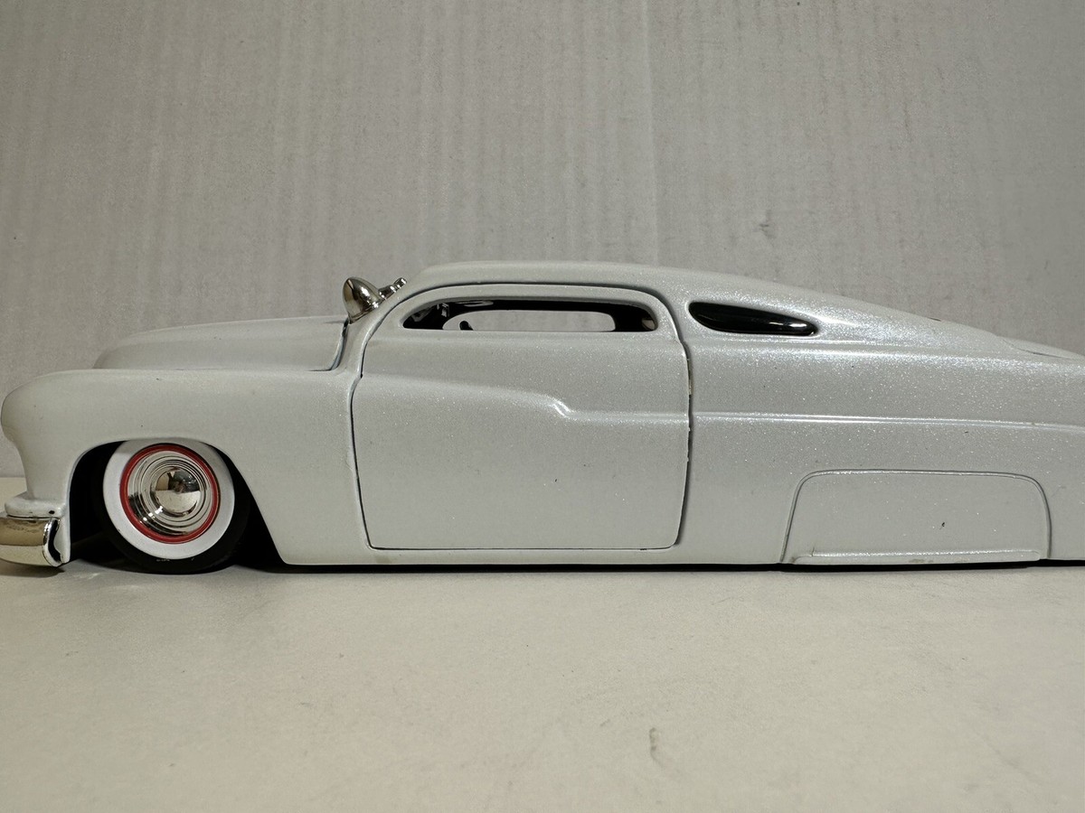 JADA DUB CITY 1951 MERCURY WHITE 1:24 DIECAST MODEL CAR NEW NO BOX