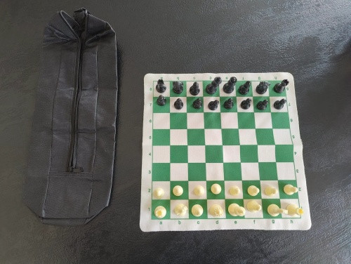 Jeu d'échecs complet avec plateau en bois 34x34cm et sac de rangement inclus