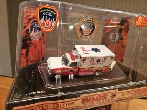 Miniature Ford F-350 FDNY Ambulance 1998 - Greenlight 1:64 - Modèle Collector Neuf