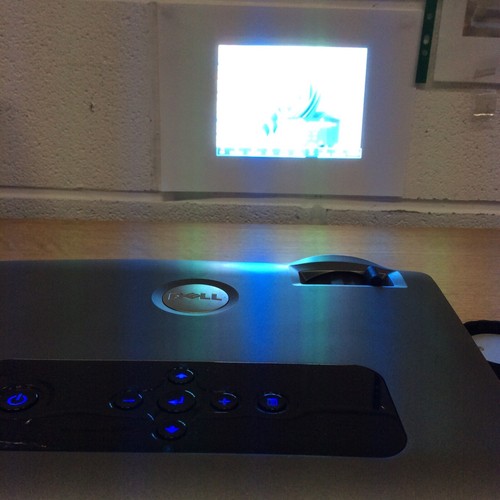 Dell 2400MP 3000 Lumens 1024x768 Portable DLP Front Projector | Case & Cables - Picture 3 of 10