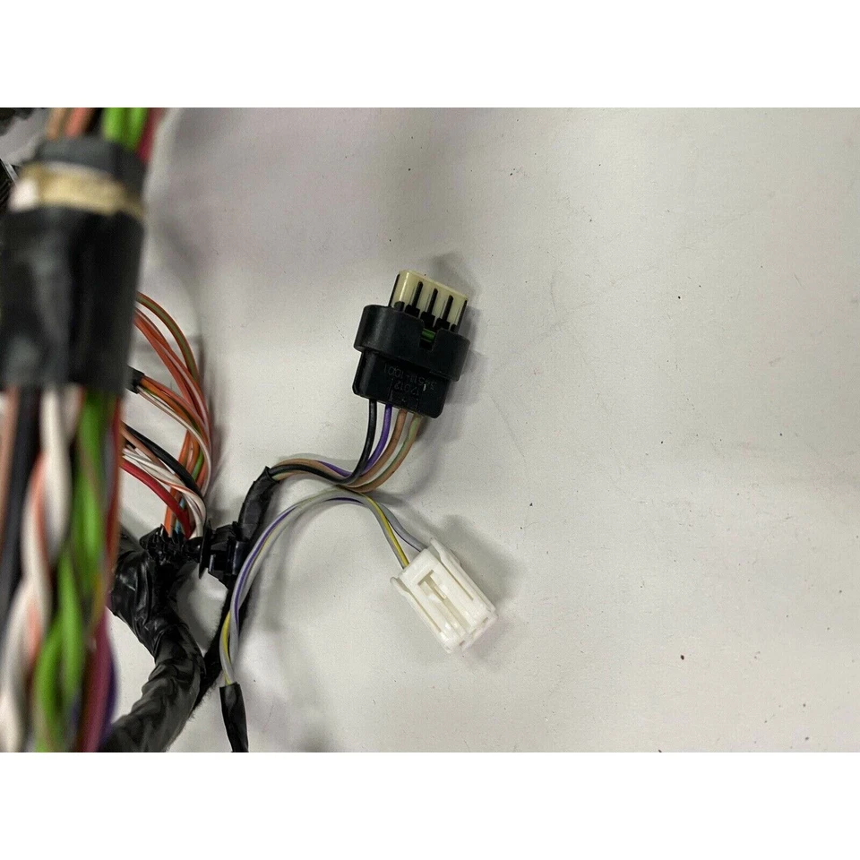 2011 CHRYSLER TOWN & COUNTRY Left Front Door Wire Harness 68139493AA - Image 2 of 4