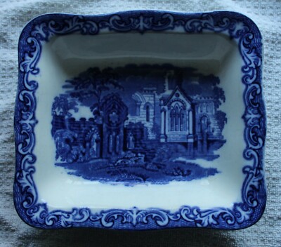 Vintage Blue & White Abbey George Jones & Sons, England - geschredderte Weizenschale