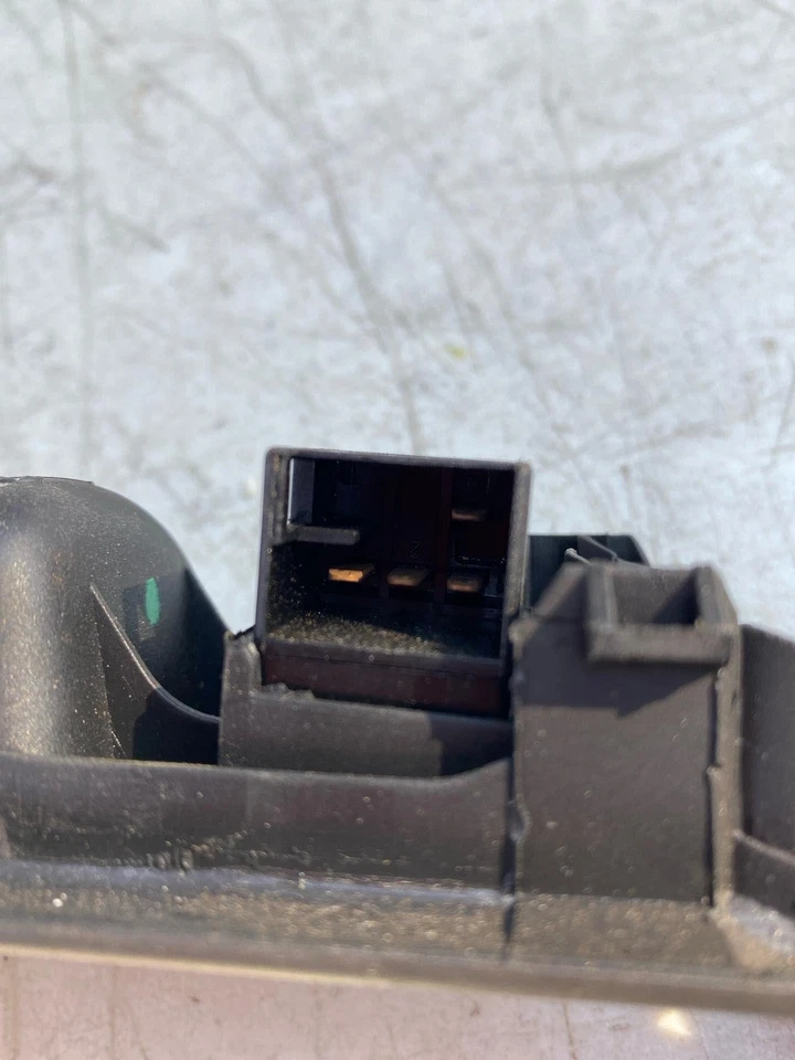 Manija de puerta trasera interior Volkswagen Passat 1998-2001 con altavoz pasajero derecho Foto 3 de 4