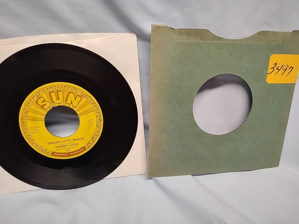 Johnny Cash Goodby Little Darlin / Ring of Fire 45 RPM records lot of 2 1959 - Image 4 of 4