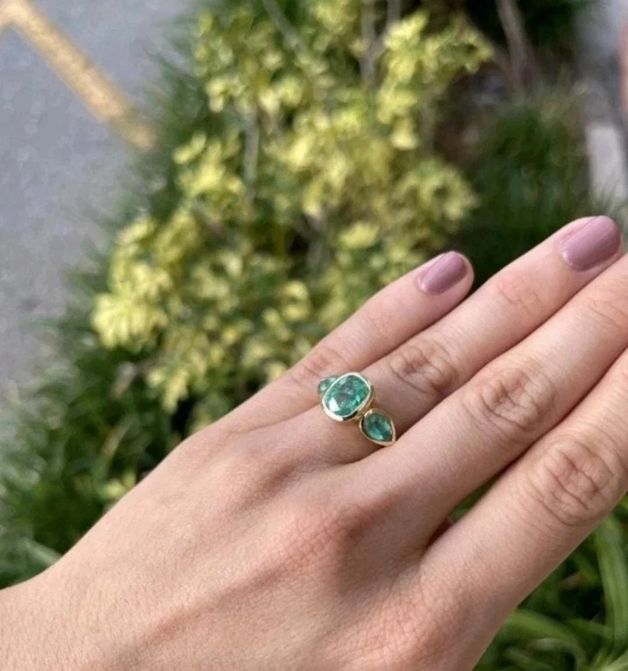 Anillo de boda esmeralda de oro amarillo macizo de 14 quilates con esmeralda natural de Zambia de 3,50 quilates todo Foto 2 de 4
