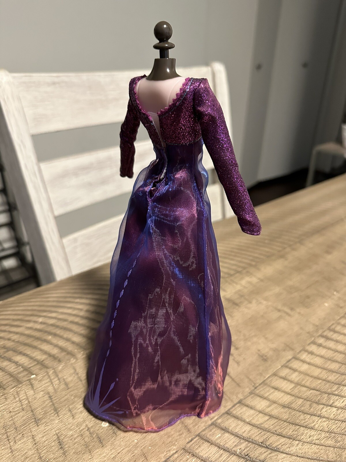 Disney Store Queen Elsa Doll Bedroom Nightgown Dress Frozen 2