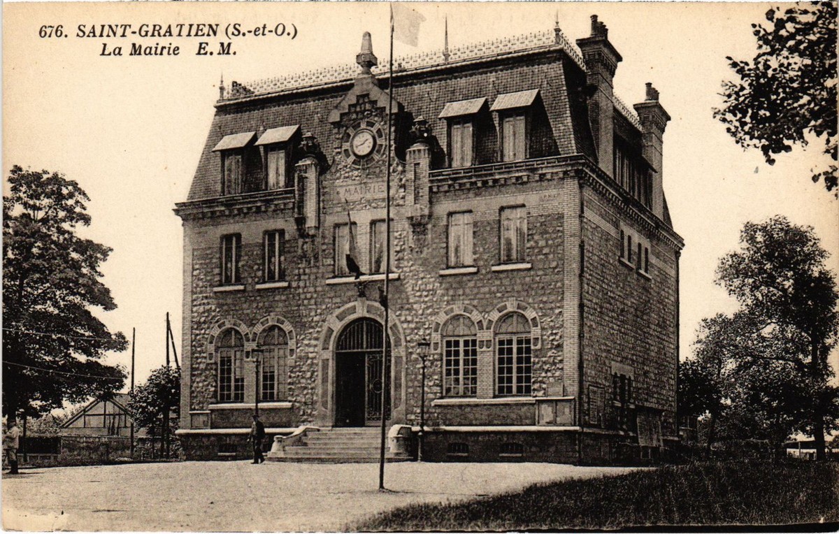 CARTE POSTALE SAINT Gratien Place D'arme EUR 10,00 - FR