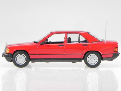 Mercedes W201 190E 1984 red diecast modelcar 940034102 Maxichamps 1:43 - Picture 2 of 4
