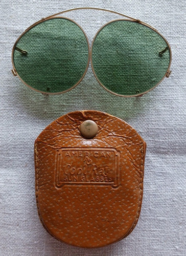 Vintage~ snap on Cool-Ray Sunglasses w/case