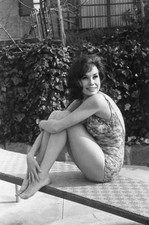 Mary Tyler Moore Happy On The Pool 4x6 Picture Celebrity Print