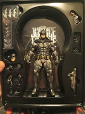 Mezco Toys One 12 Collective Justice League Tactical Suit Batman Figure
