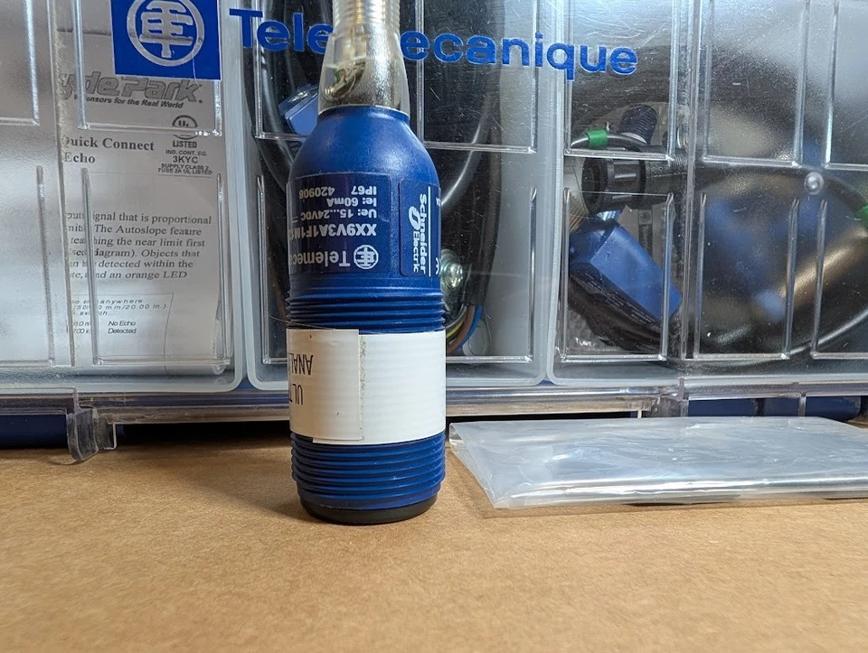 Telemecanique XX9V3A1F1M12 Ultrasonic Sensor M30, 0-10V Analog, 24V, M12(New NB) - Image 3 of 4