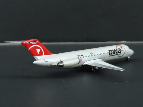 1:400 Aero Classics Die-Cast Northwest Airlines Douglas DC-9-32 Airliner - Picture 6 of 14