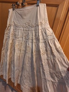 Vintage Lavish Full Light Tan Skirt ~Size 8 ~ Very Unique. 29" Waist; 30" Length