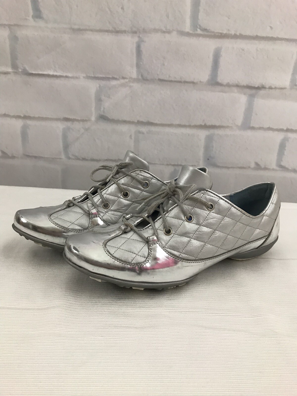 RARE STUART WEITZMAN Women's Silver Sneakers Dog Dalmatians Insole 7.5 M Spain RARE STUART WEITZMAN Women's Silver Sneakers Dog Dalmatians Insole 7.5 M Spain
