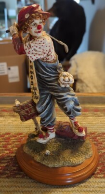 Signed Chuck Oberstein  ''Out Of Bounds'' Golfing Clown 8 3/4'' Tall Resin Figure