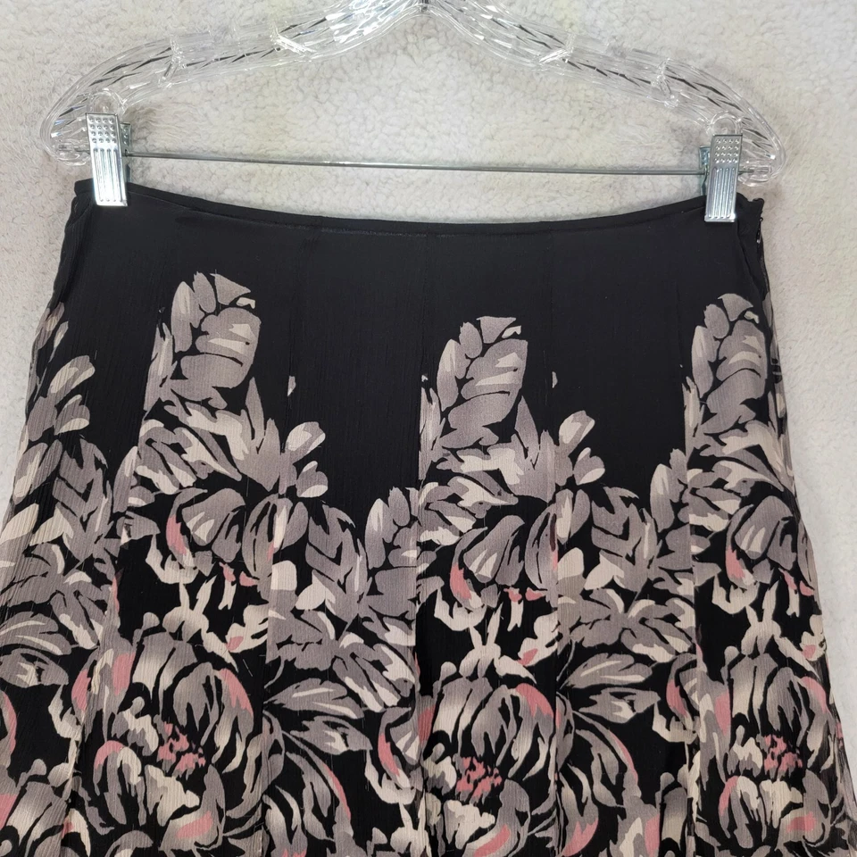 Saia Feminina Karen Kane Tamanho 8 Preta Floral Seda Fluxo Comprimento do Joelho Clássica Linha A - Imagem 2 de 4