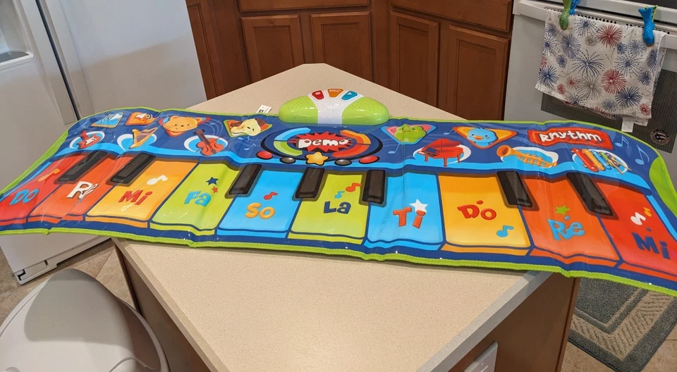 ¡Divertida alfombrilla de piano junior paso a juego a batería con luces intermitentes! Foto 3 de 3
