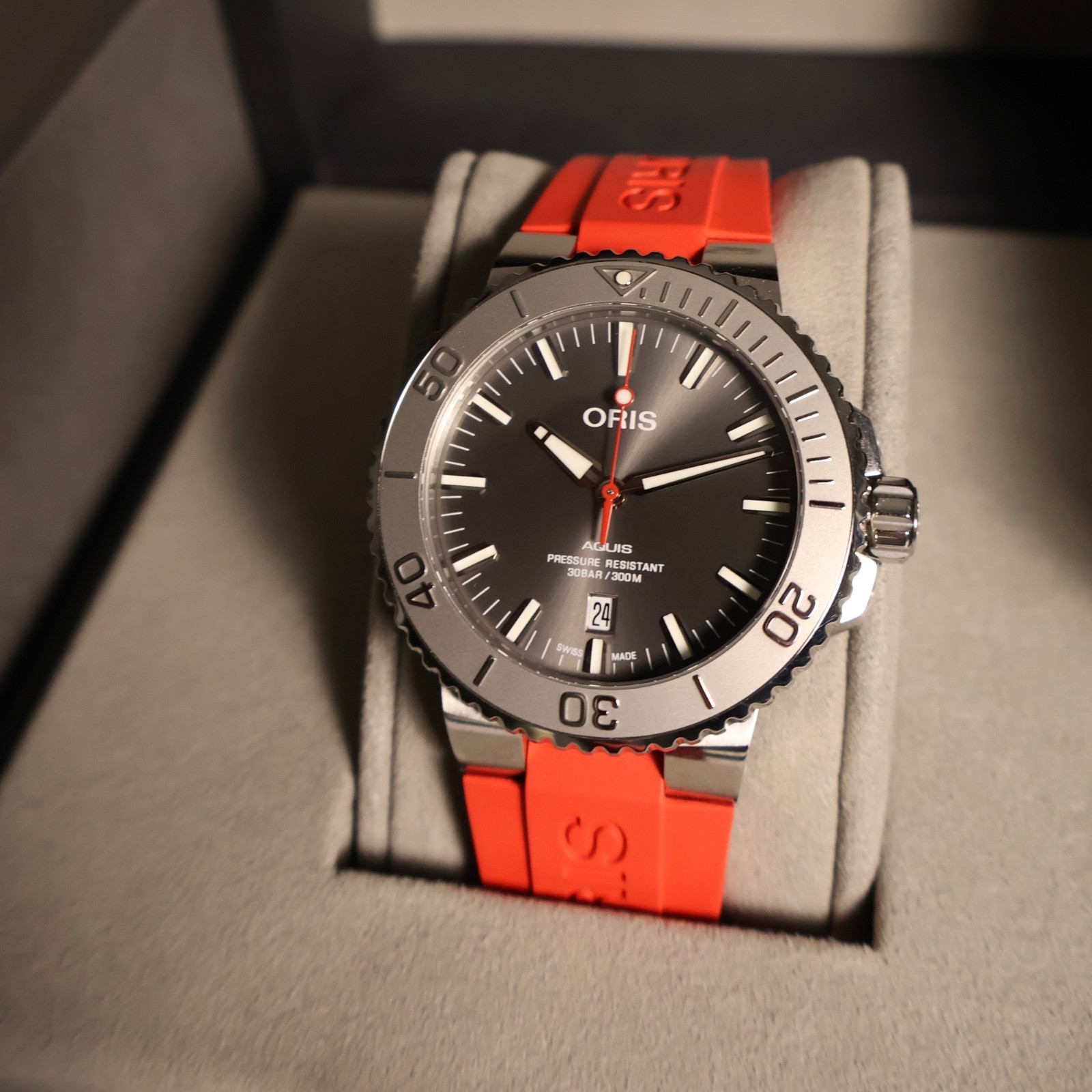 Oris Aquis Date Grey Dial Red Rubber Strap Watch 01 733 7730 4153