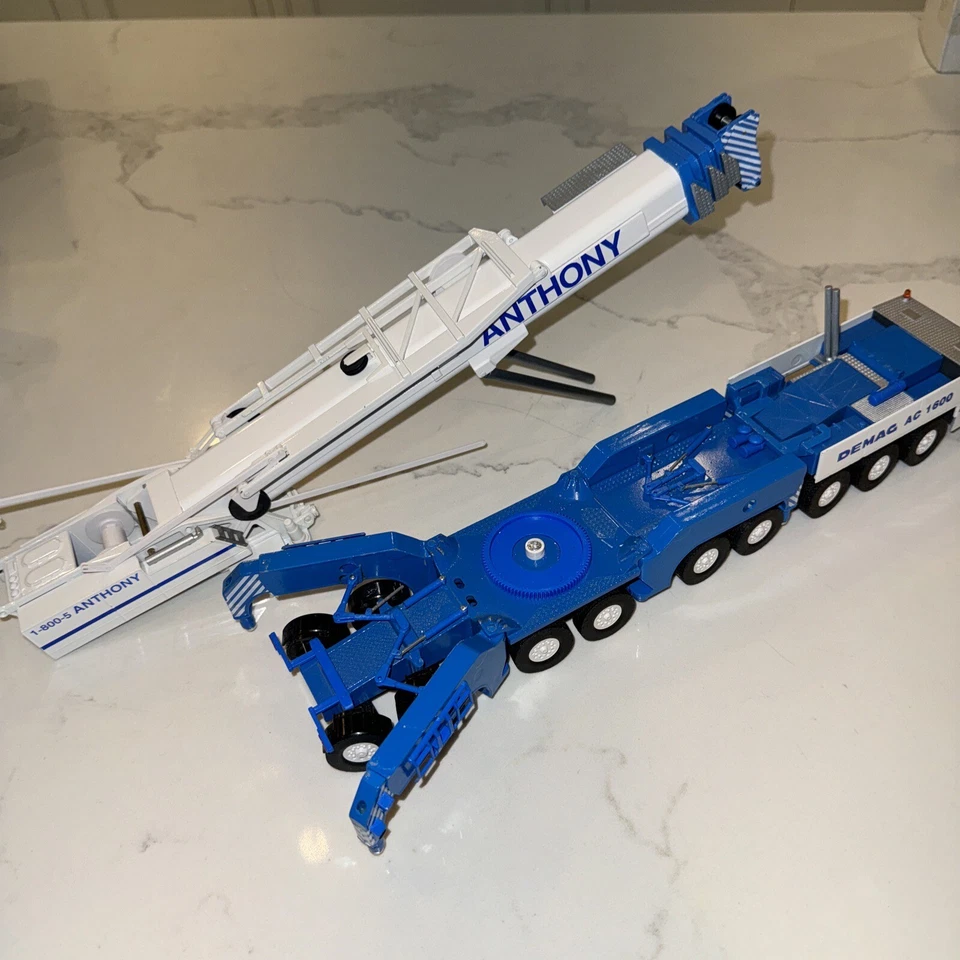 Grúa telescópica Demag AC1600 - Anthony - Modelos Zon 1:50 Modelo #9701 Foto 2 de 4