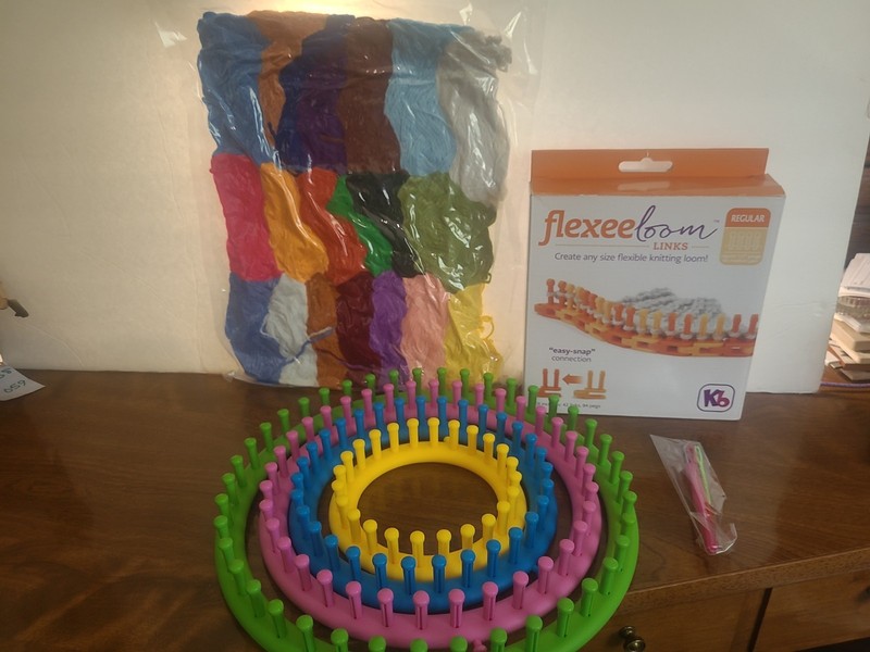 4   Round Knitting Looms w/ yarn, hook & needles and a regular Flexee Loom (055)