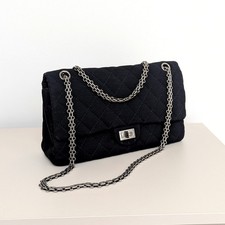 Borsa Chanel 2.55 ristampa con patta in jersey nero e ferramenta argento annerito