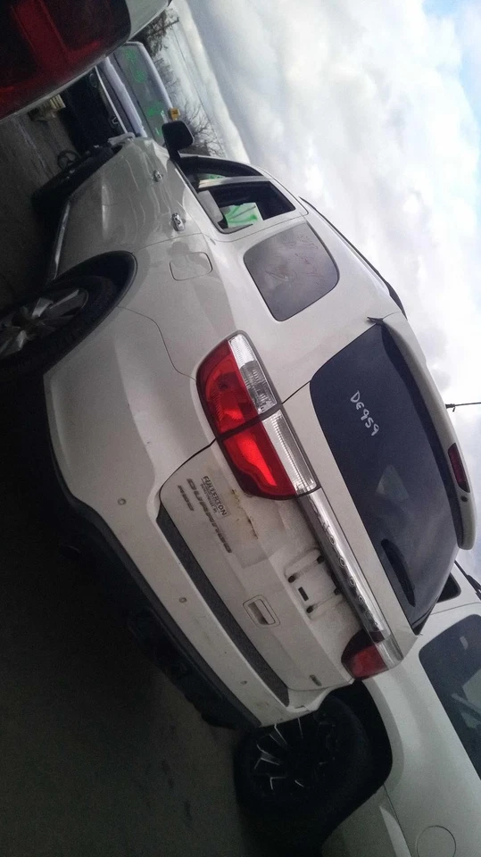 2011-2014 Dodge Durango OEM White Seat Belt Retractor, Used, 175K Miles - Imagem 4 de 4