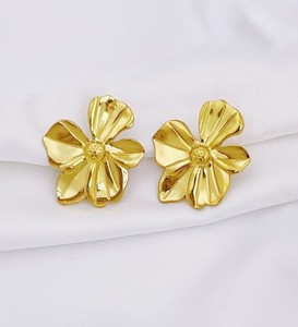 Authentic Minimalist Large Petal Gold-plated Hammer Patterned Stud Earrings