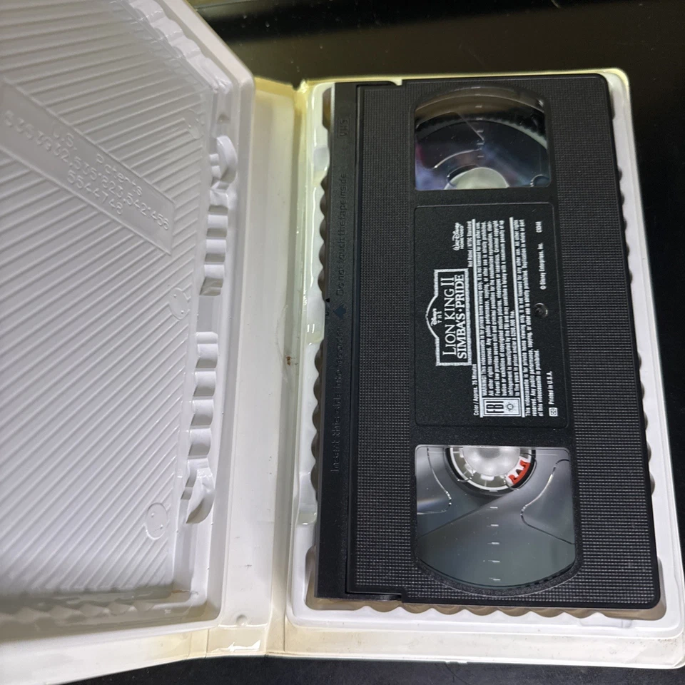 Walt Disney's The Lion King 2: Simba's Pride (VHS Clamshell, 1994) - Image 3 of 3