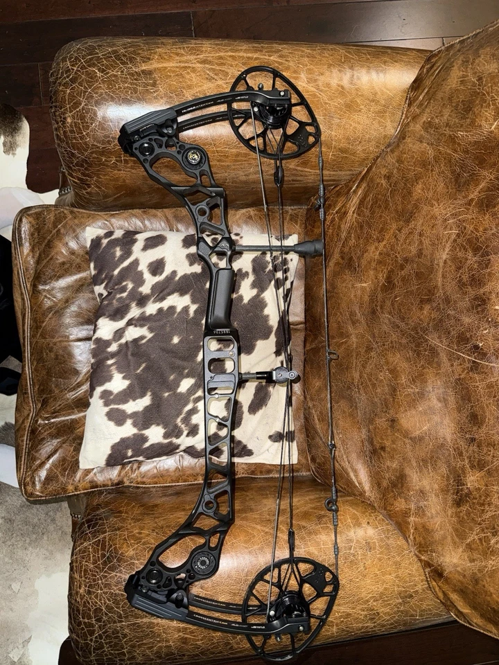 Arco compuesto Mathews Halon 32 6 30,5 pulgadas arco compuesto para mano derecha - negro Foto 2 de 4