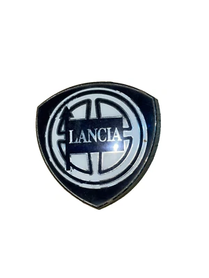 Emblem Badge Kofferraumdeckel Heckklappe Trunk Lancia Thema Typ 834 82449221 - Bild 1 von 2