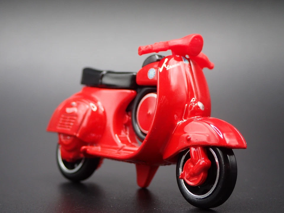 1963-1967 VESPA 90 SS SUPER SPRINT RED 1:64 SCALE DIORAMA DIECAST MODEL CAR - Image 4 of 4