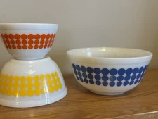 3 Pyrex Polka Dot Mixing/Nesting Bowls. #s 401, 402 & 403.