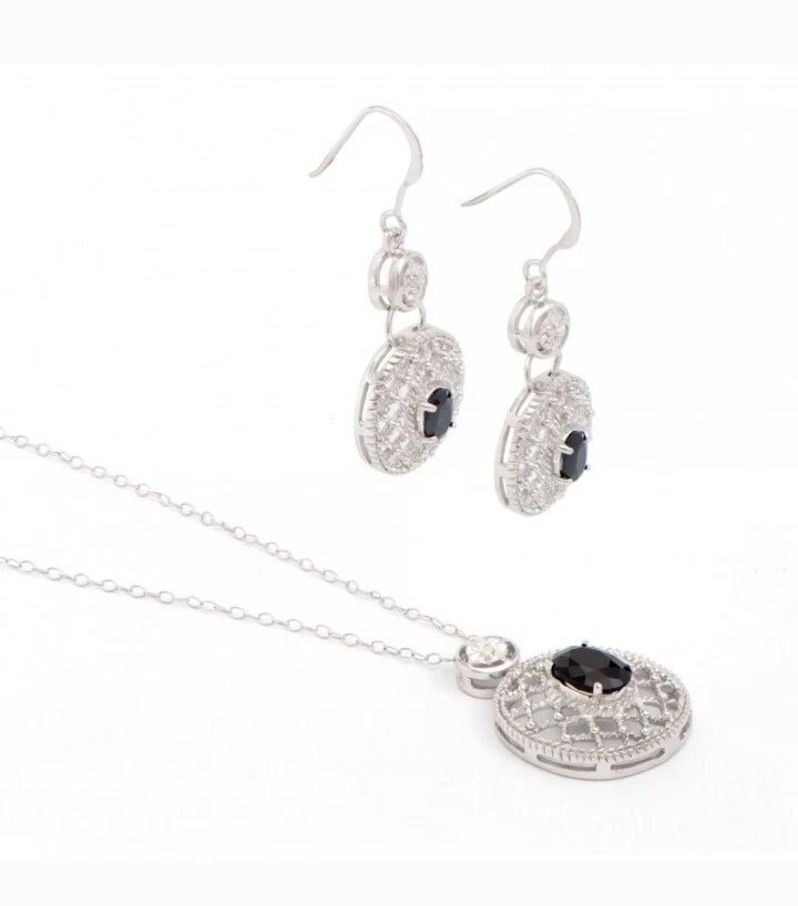 Juego de collar y pendientes de diamantes y zafiros naturales Foto 2 de 4