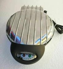 VillaWare Uno Heart Shape Round Waffler 2003 Waffle Maker