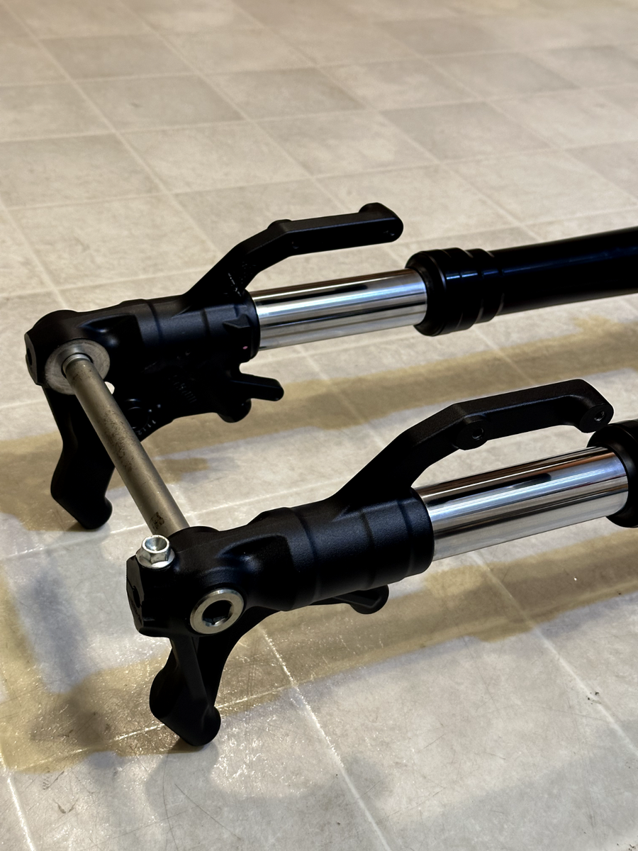 HoangHoa ページ 2023-2025 KAWASAKI NINJA ZX4RR OEM SHOWA FRONT FORKS